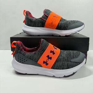 NIB • Under Armour Surge 3 Slip Size: 5.5Y